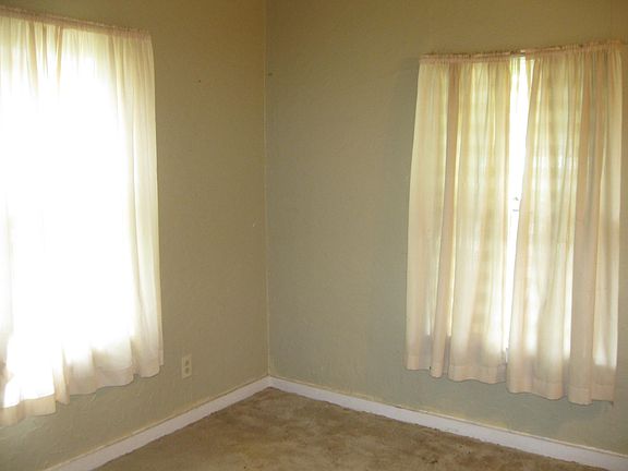 4th image of 328 Lincoln Ave