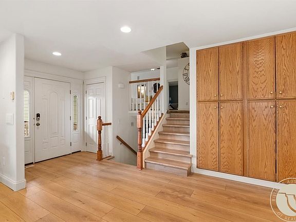5th image of 448 Killarney St