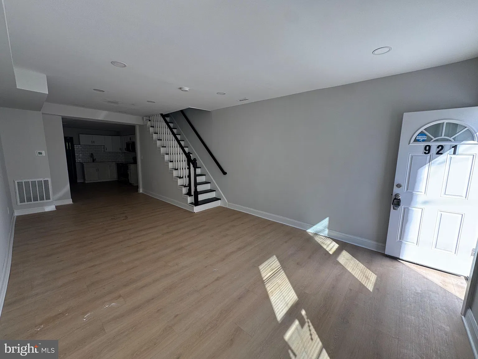 3 bed, 2.0 bath, 1150 sqft, $1,800 — Photo 2