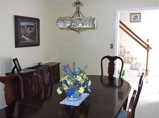 3rd image of 15 Heritage Ln