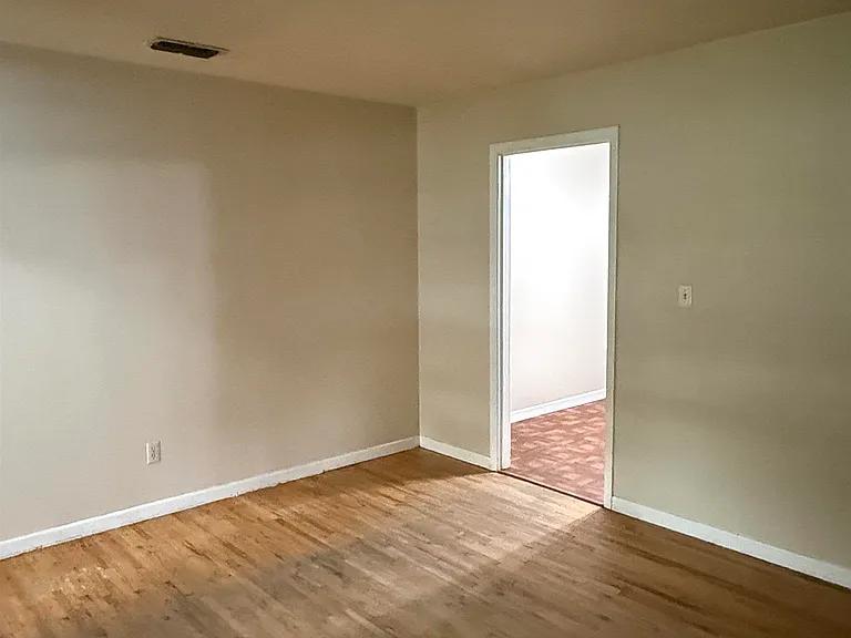 311 N Rosalee St — Photo 4
