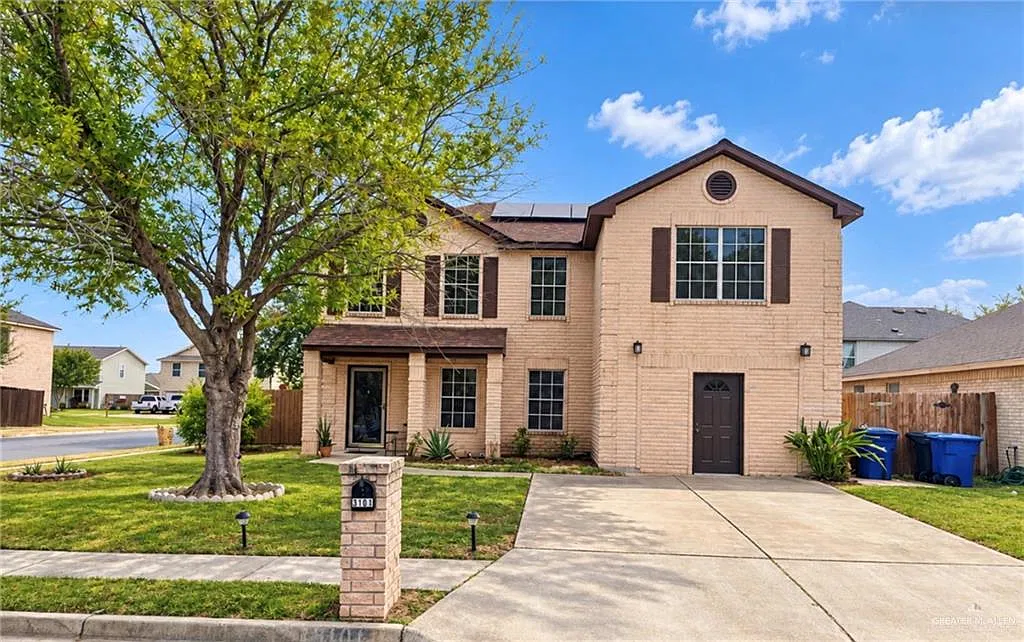 3 bed, 2.5 bath, 2160 sqft, $1,700 — Photo 1