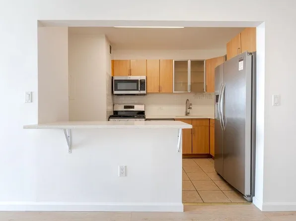 45 River Dr South image 8 of 49