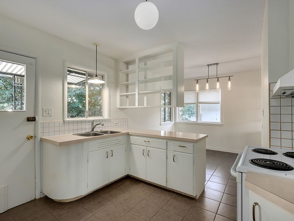 1st image of 509 Keith Rd E