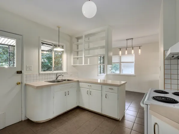 509 Keith Rd E, North Vancouver, BC V7J 1J8