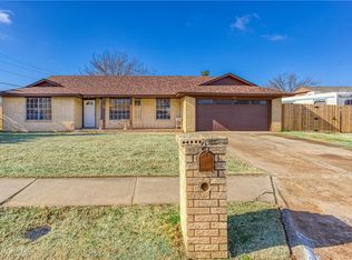 701 Rosehaven Dr, Altus, OK 73521