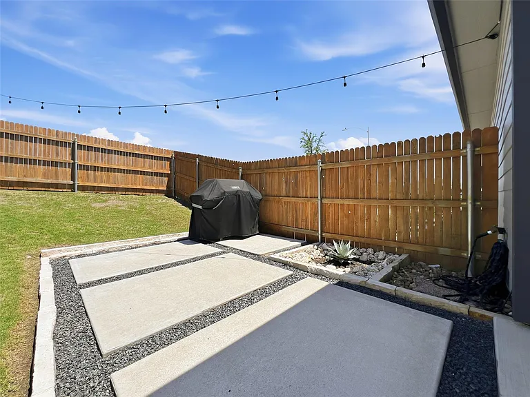10620 Deaton Ln — Photo 17