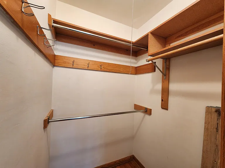 822 W Pleasant St — Photo 25