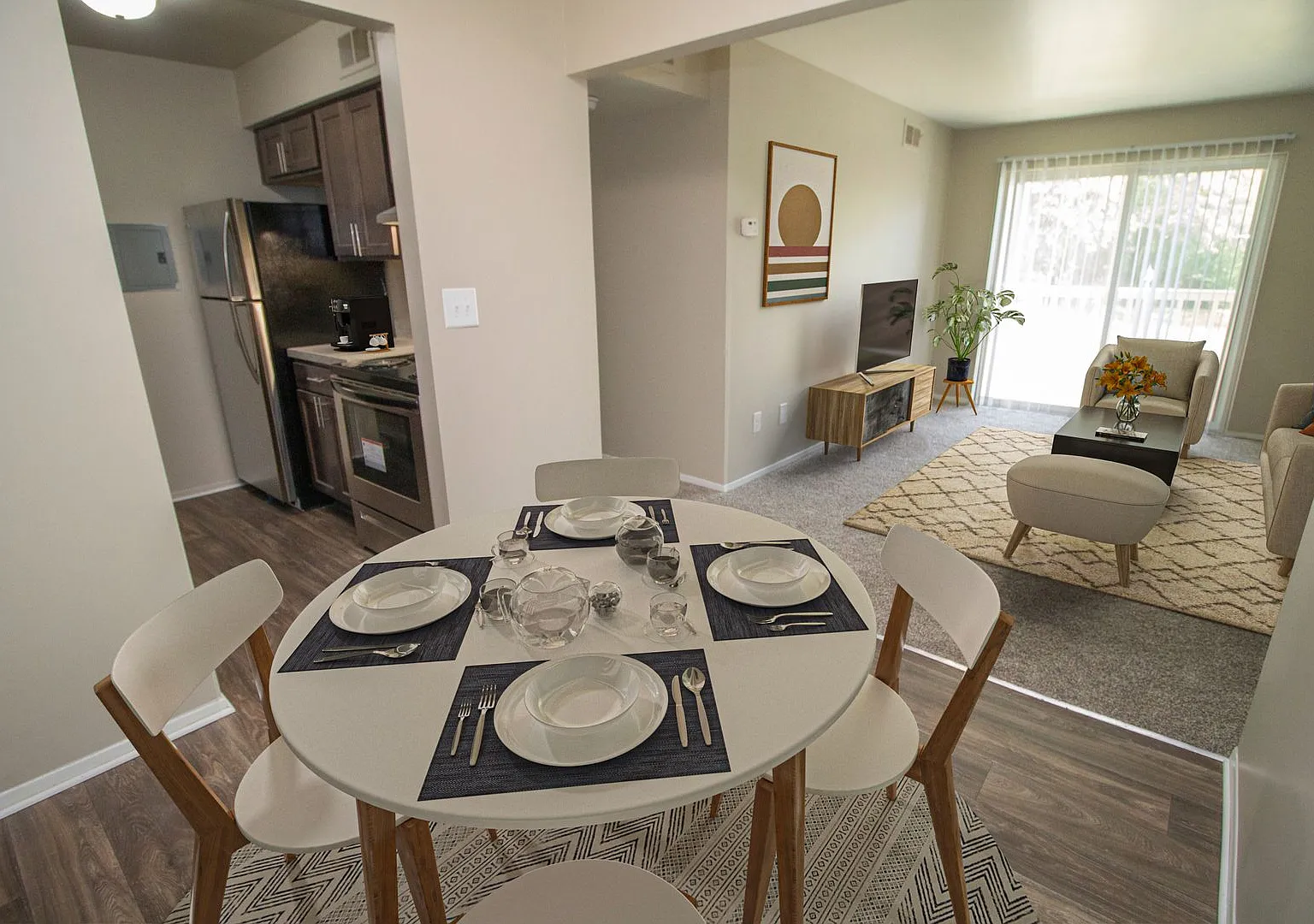 Lakeview Apartments — Photo 3