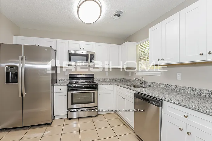 2264 Creekview Trl — Photo 2
