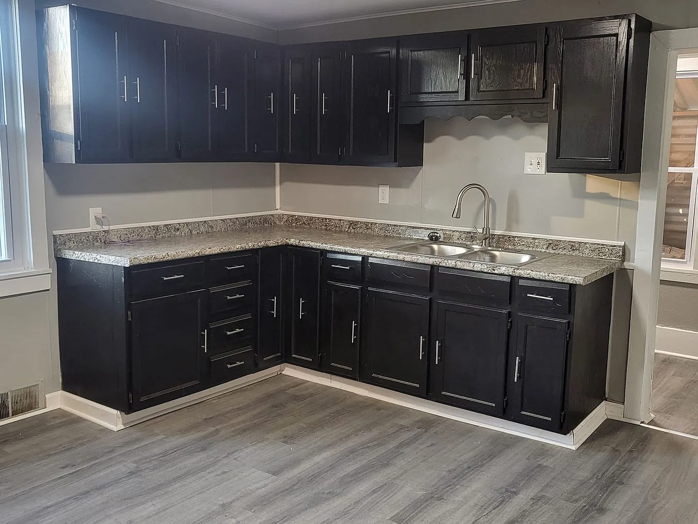 Fully update 4 bedroom 2 bath house for rent located in Glassport! — Photo 1