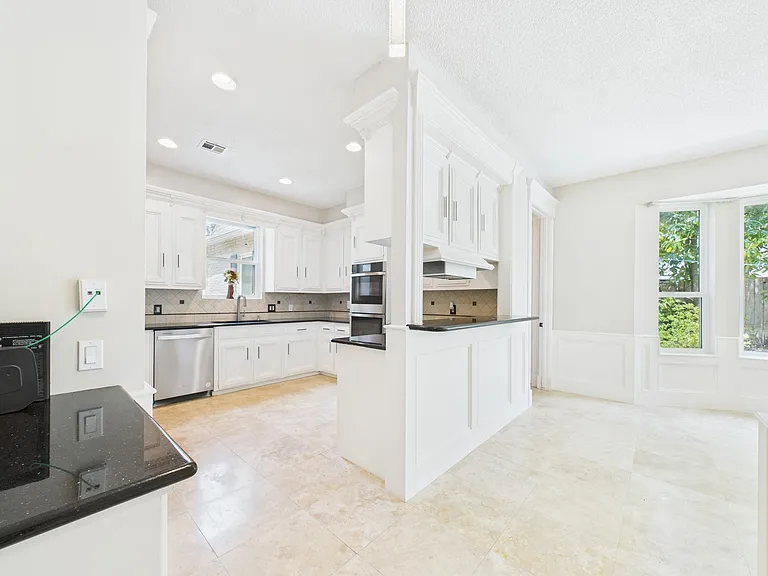 702 Daria Ct — Photo 9