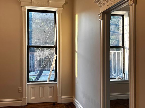 5th image of 217 Hancock St APT 5