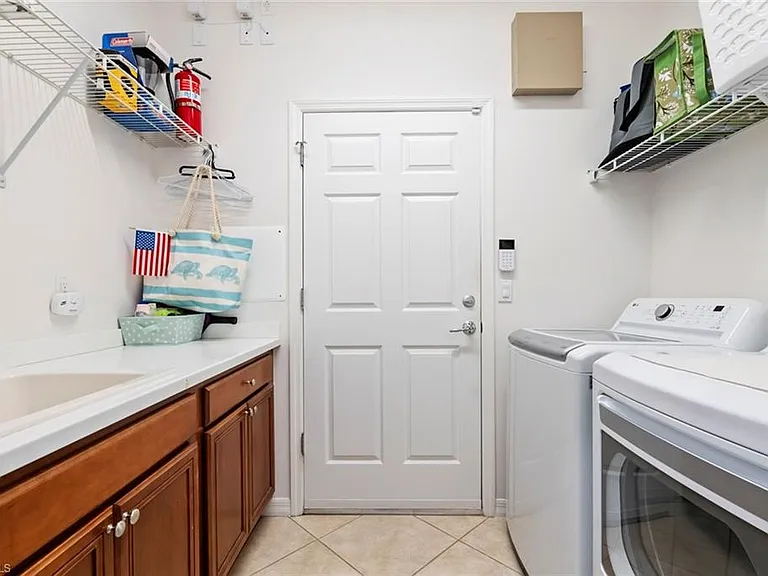 5868 Constitution St — Photo 11