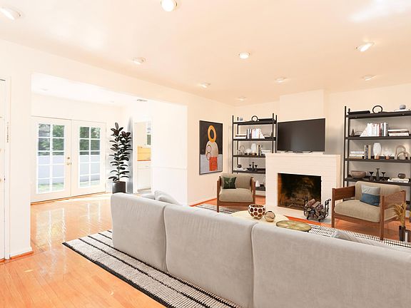 2nd image of 15521 Moorpark St