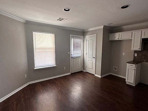 4th image of 704 NE 19th St