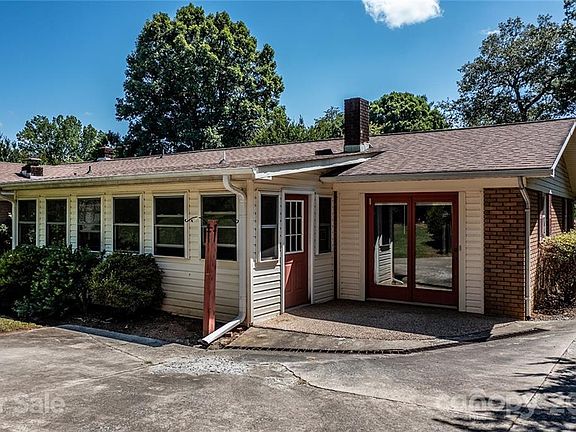 4th image of 302 Maplewood Dr