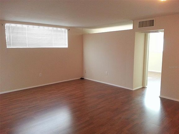 5th image of 378 Saint Armands Cir #B