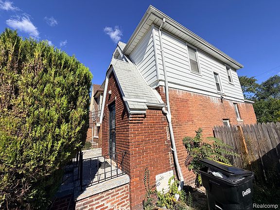 6th image of 16814 Lilac St