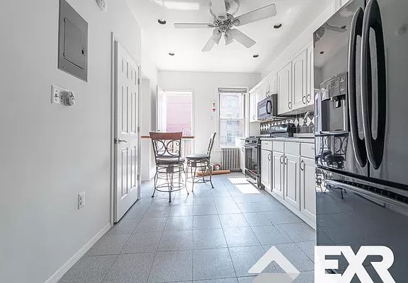 2nd image of 174 Throop Ave #L3r
