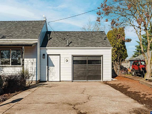 3rd image of 3461 Bernard Ave NE