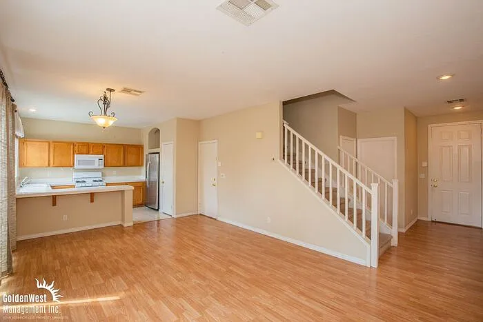 216 McHenry St — Photo 3