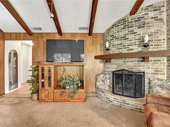 5th image of 3902 Oak Creek Dr