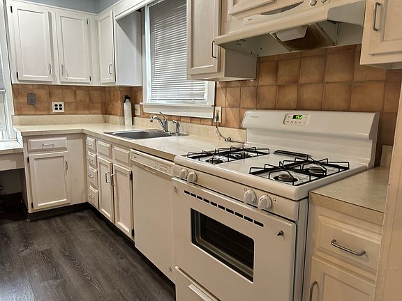 3rd image of 177 Hoover Ave #2