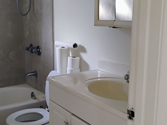 5th image of 62 Holly Cir