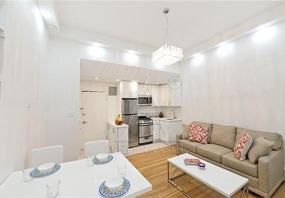 5th image of 151 E 62nd St #2BF