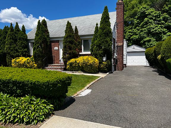 Long Driveway more than able to handle 4 vehicles. Note Garage is not available.