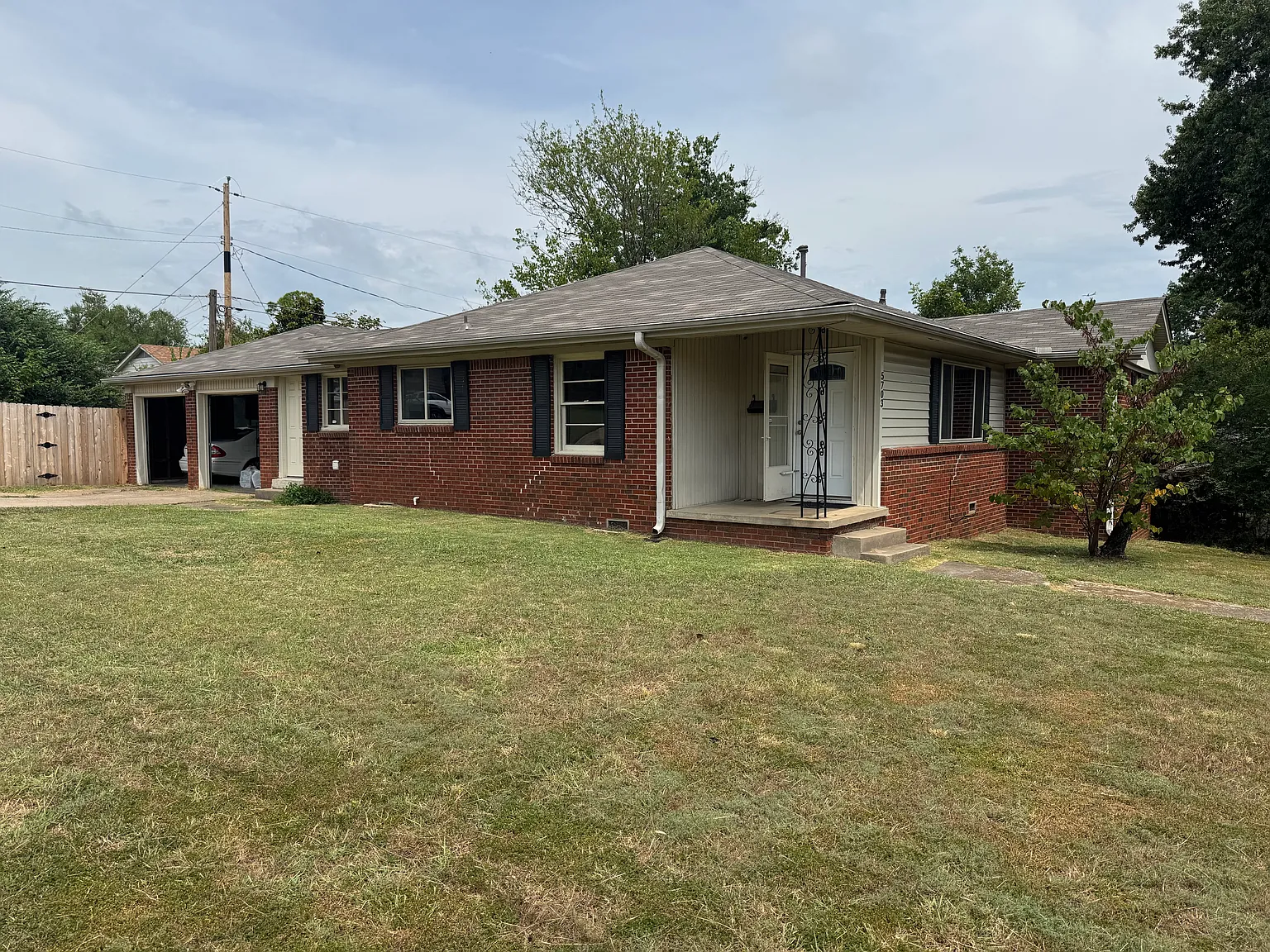 3 bed, 1.5 bath, 1288 sqft, $2,200 — Photo 2