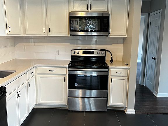 5th image of 2710 Combs Dr