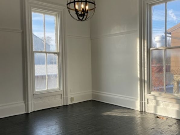 121 N Russell St #1