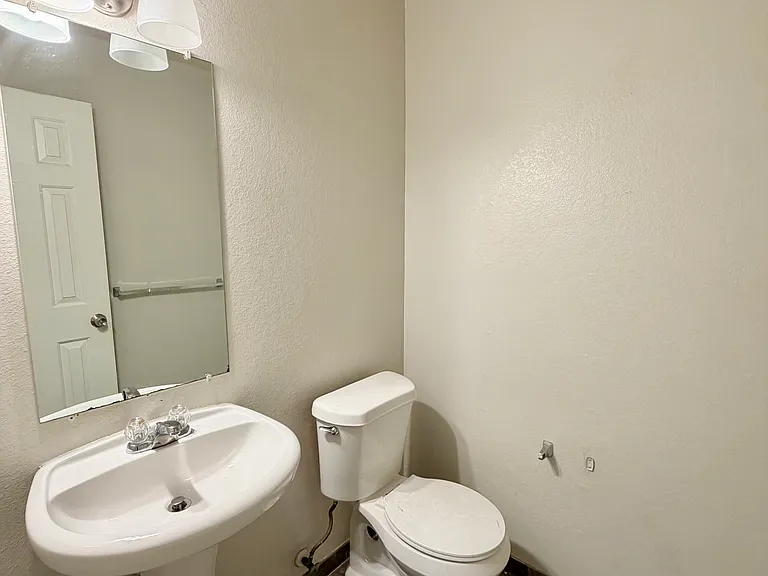 2732 Ingram Cir — Photo 7
