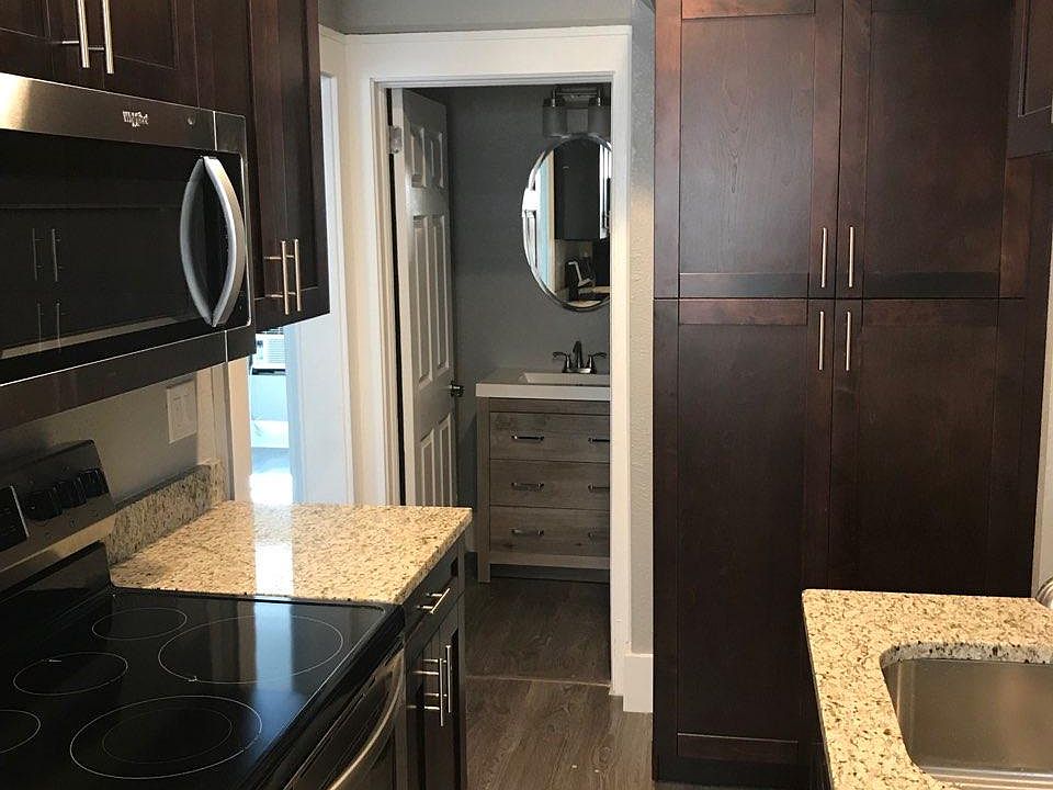 1st image of 1327 17th Ave N Floor 1