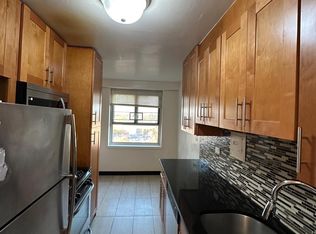 61-04 183rd St #5C, Fresh Meadows, NY 11365