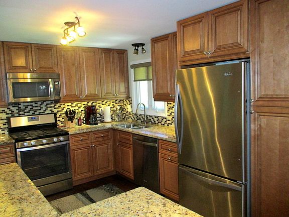 4th image of 632 Cambridge Dr