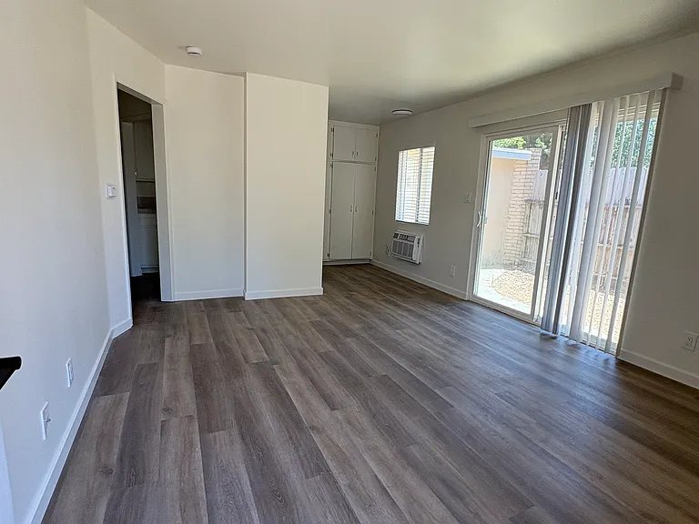 514 E Oak St #A — Photo 3