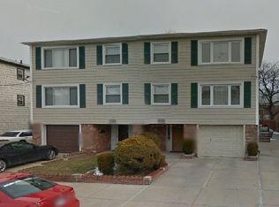 1585 209th St, Bayside, NY 11360