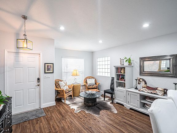 3rd image of 6140 Willoughby Cir