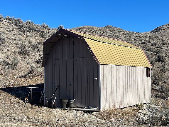 4th image of 115 Basin Creek Rd