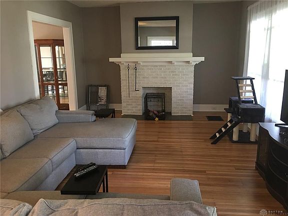 4th image of 824 Wellmeier Ave