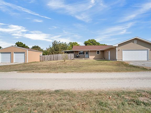 3rd image of 201 Balzer Dr