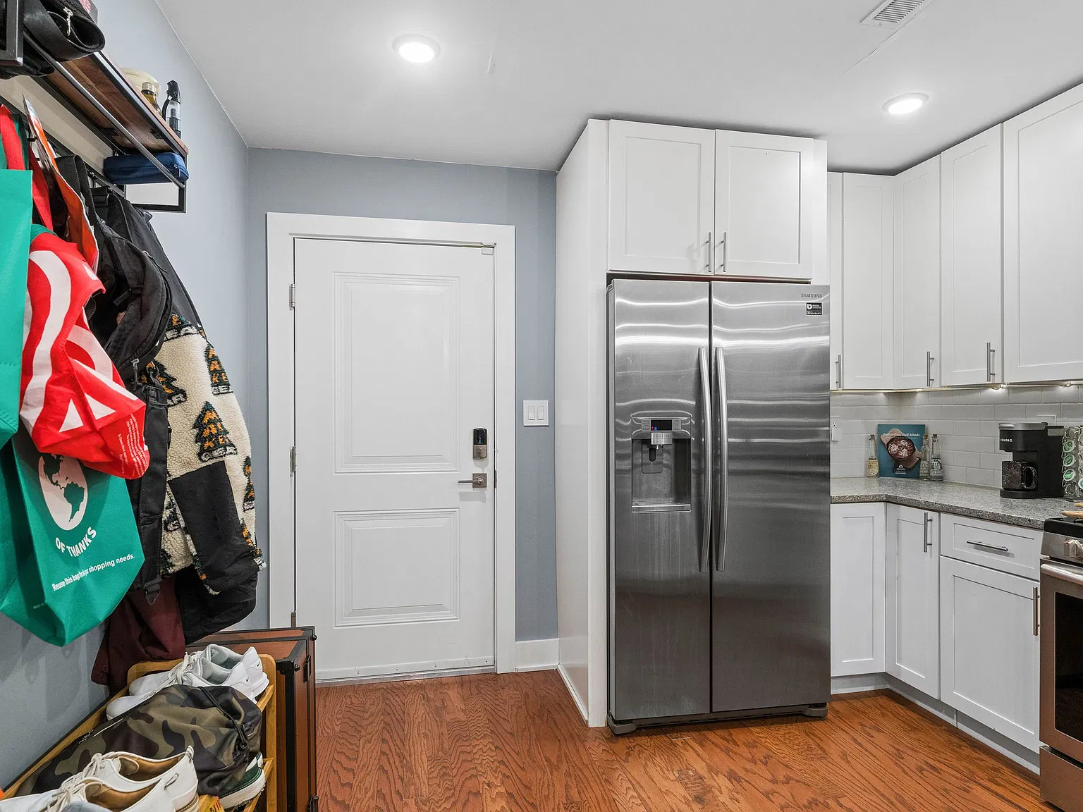 Olde Kensington 2 Bedroom Condo — Photo 3