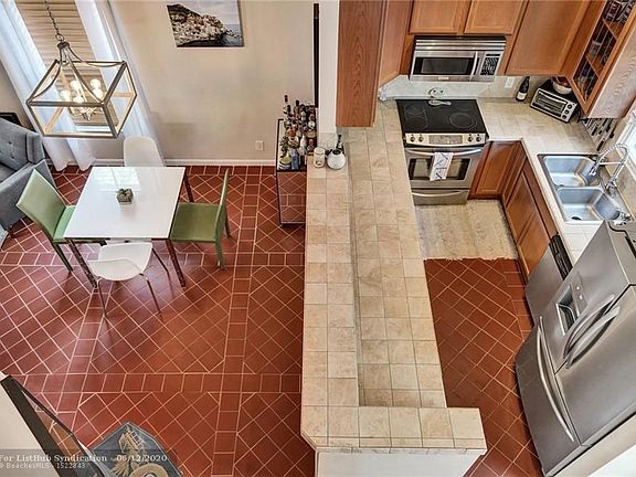 5th image of 604 SE 11th Ct