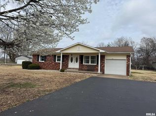 1008 Jeffrey Dr, Carterville, IL 62918