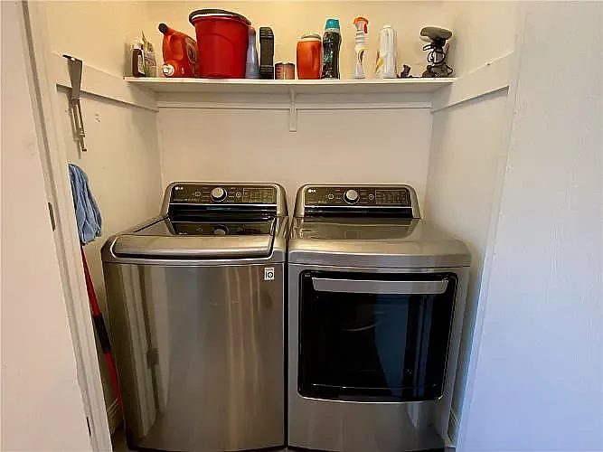1863 N Hunters Rdg — Photo 20