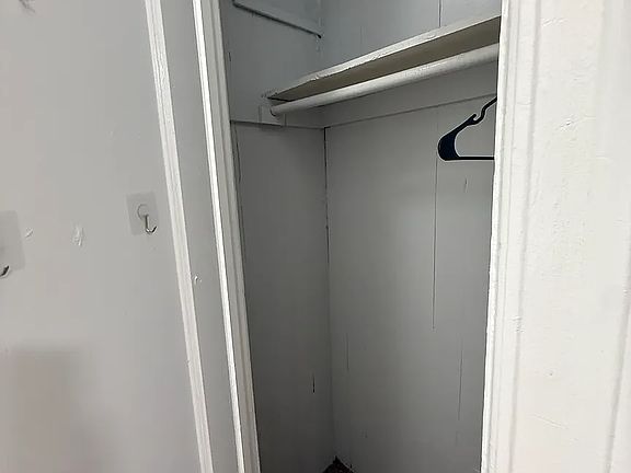 3rd image of 3165 Decatur Ave APT 5B