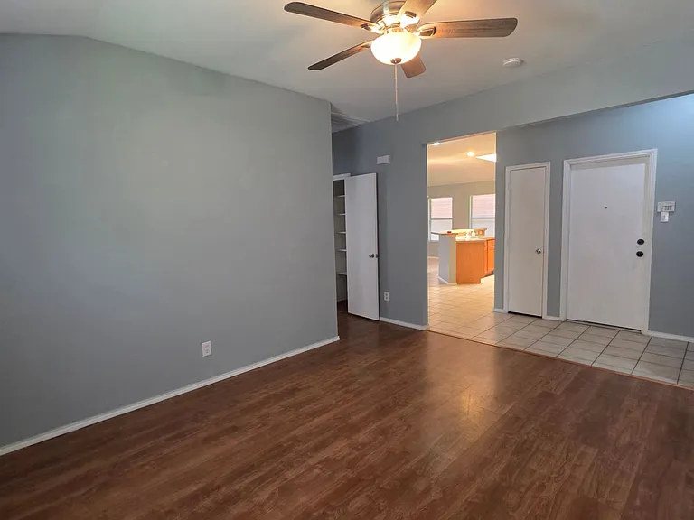 5820 Show Master Ln — Photo 10